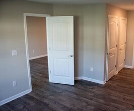 Building Photo - 741 Charter Dr