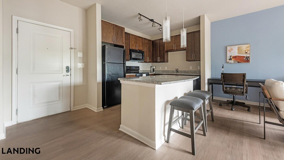 Building Photo - 8100 Palisades Cir