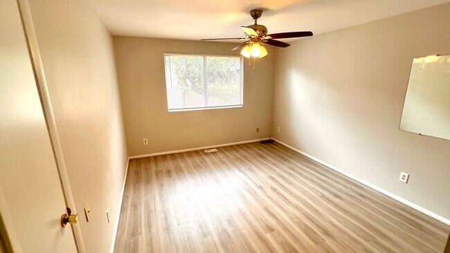 Building Photo - Remodeled 4 Bedroom Townhome!
