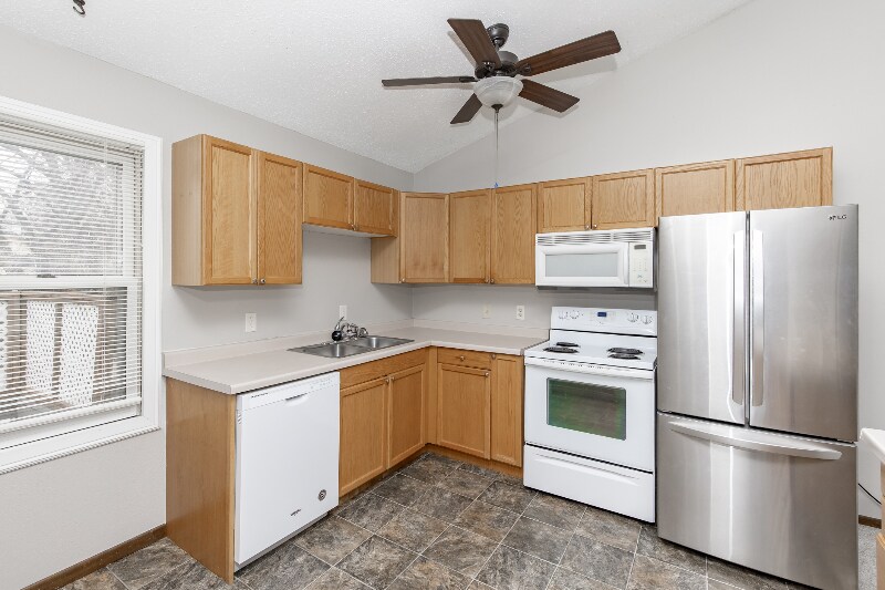 Building Photo - 344 6th Ave S