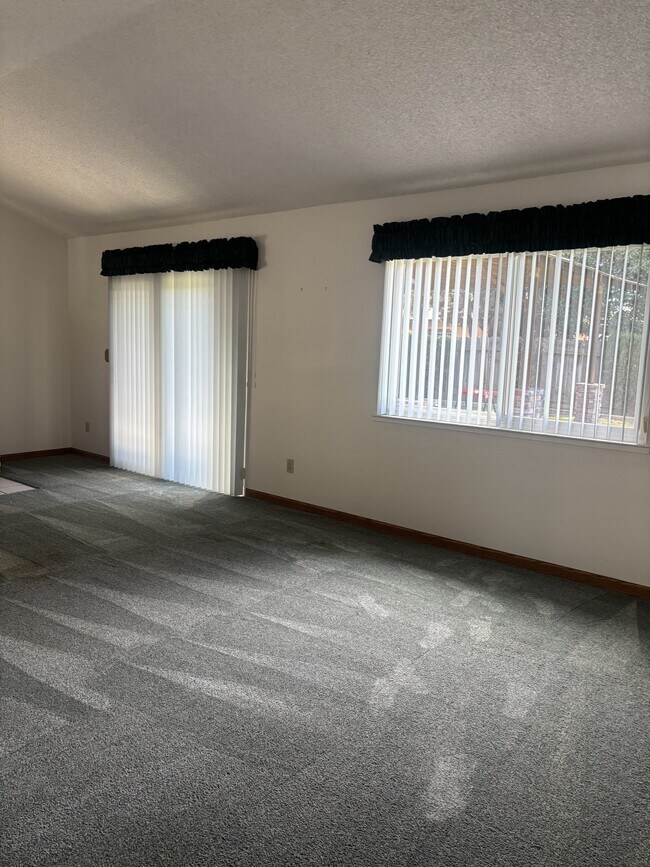Building Photo - 1712 Shasta Ct