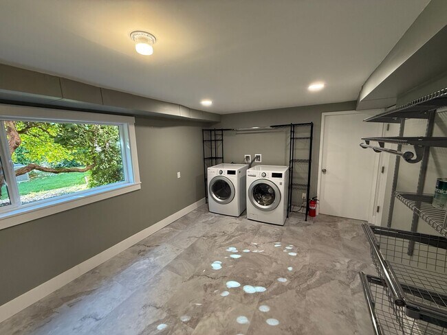Building Photo - Stunning 4 Bed 4 Bath Home Steps from Golden Gardens in Ballard with MIL Suite