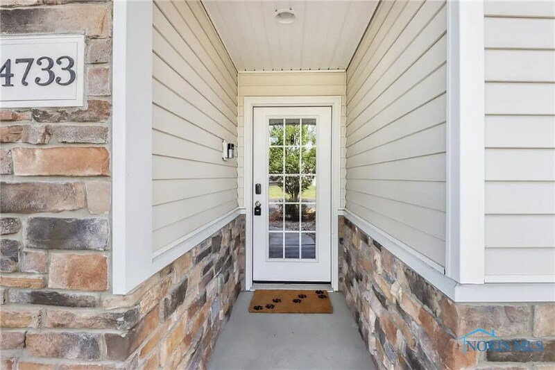 Building Photo - 4733 Lakeside Dr