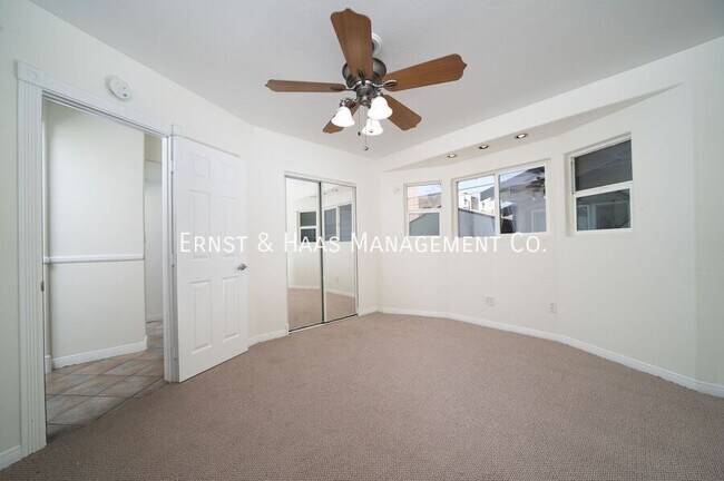 Building Photo - 1635 E Erie St