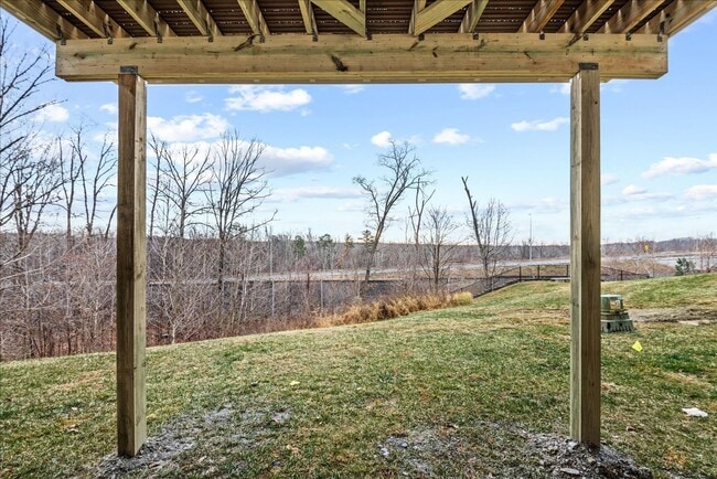 Building Photo - Commuter Friendly 3 Bed 3.5 Bath Townhome