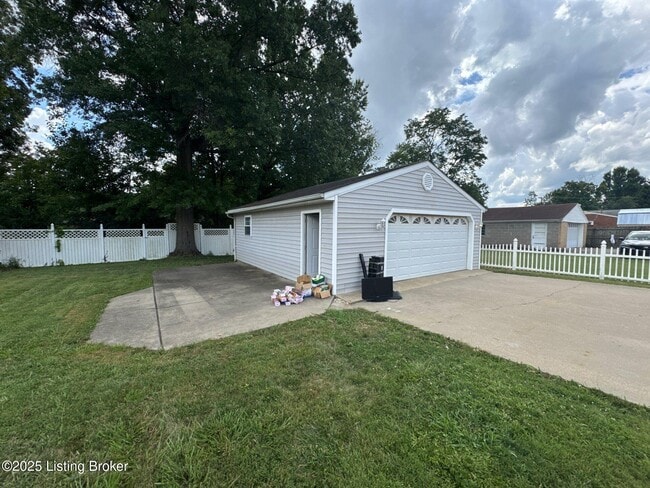 Building Photo - 5607 Elmer Ln