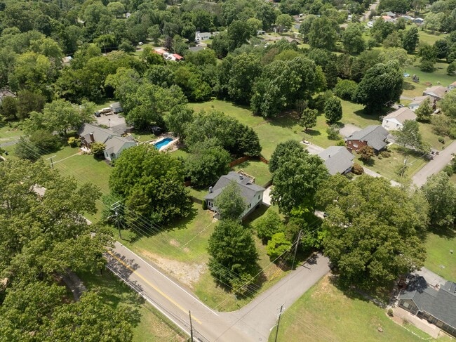 Building Photo - Knoxville 37917 - 3 bedroom 2 bath - call ...