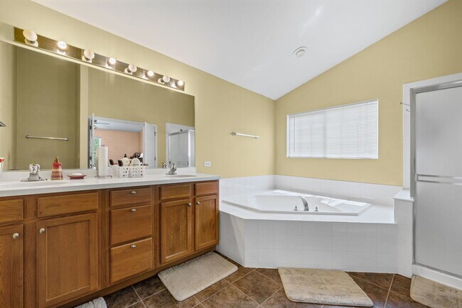 Building Photo - 126 Redmond Dr