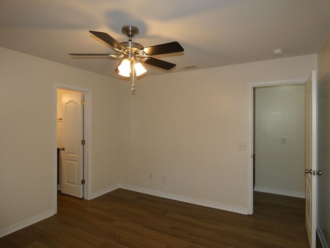Building Photo - Spacious 4 Bed/3 Bath - Tanglewood