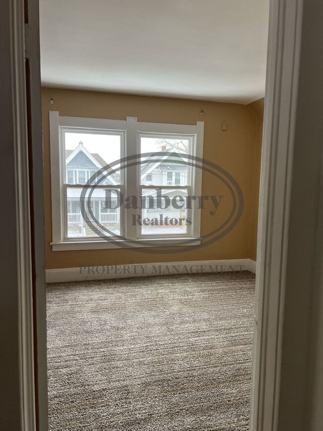 Building Photo - 2416 Lawton Ave