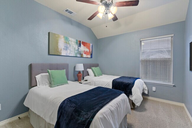 3rd bedroom - 6004 Paddlefish Dr
