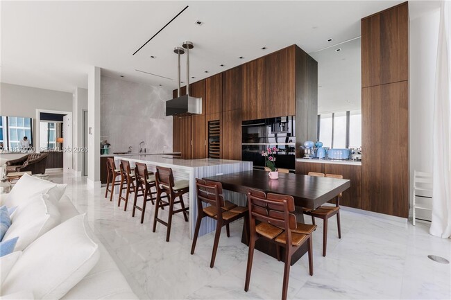 Building Photo - 17141 Collins Ave