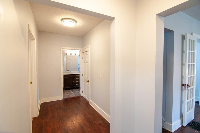 Building Photo - 612 Lavina St