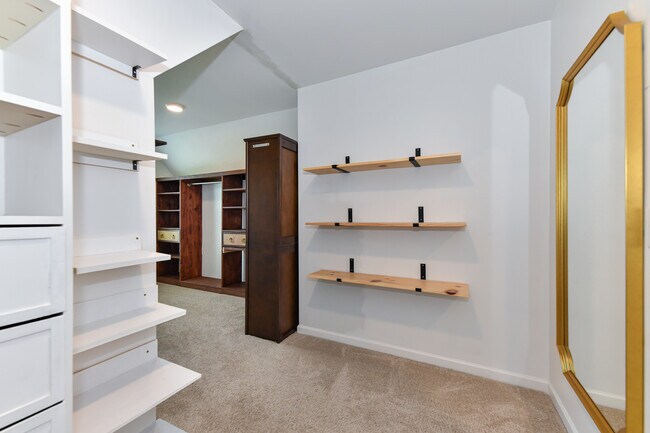 Building Photo - 406 Fairmile Dr