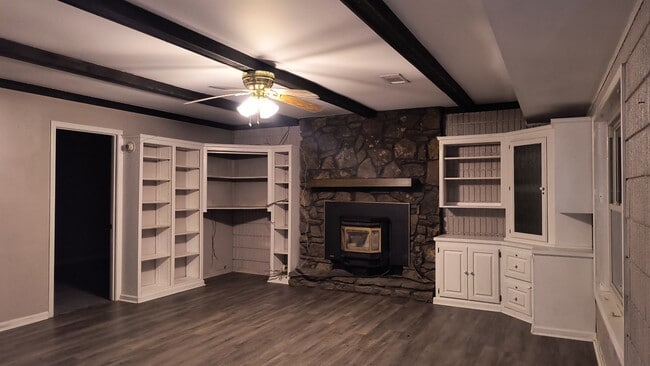 Building Photo - 717 Cara Jane Dr