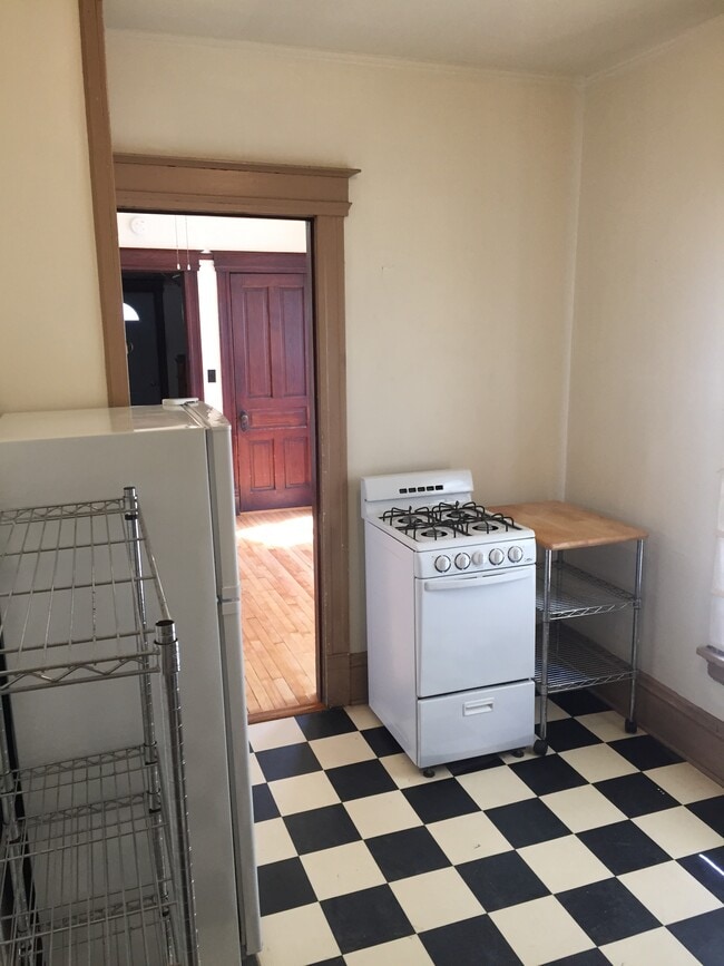 Building Photo - 2078 Atwood Ave