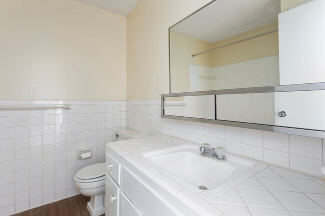 Building Photo - 441 W 87 Pl