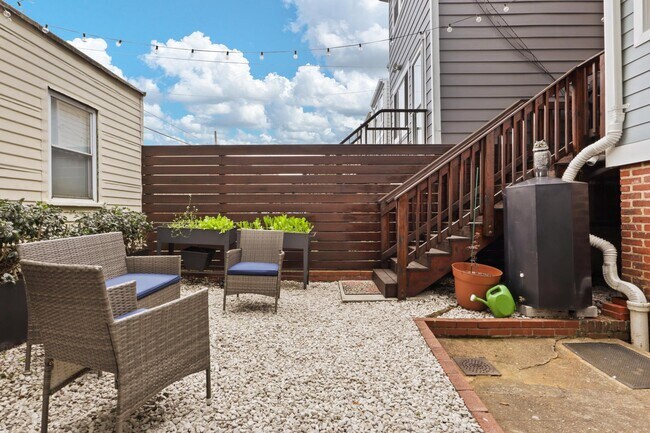 Building Photo - 1813 Bay St SE