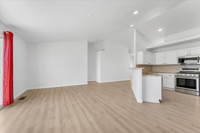 Building Photo - Cute corner lot 3 bed/ 2 bath