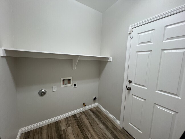 Building Photo - 5418 Sweet Sunblaze Ave