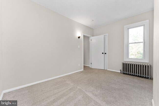 Building Photo - 345 Hall St