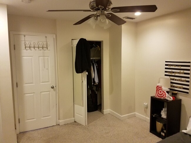 Building Photo - Charming 2Bedroom/1.5Bath Townhome in Upper Fells Point!