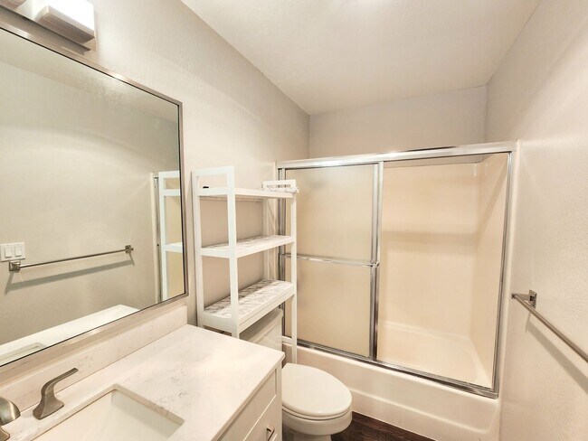 Building Photo - 2 bedroom 2 bath condo home in North San Mateo