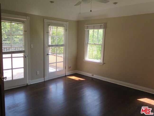 Building Photo - 802 Cloverdale Ave