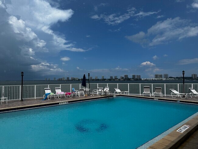 Oceanside pool - 2936 Lake Shore Dr