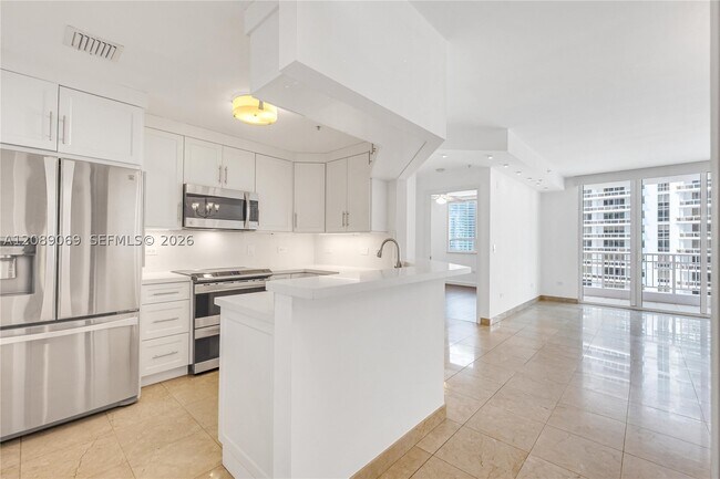 Building Photo - 801 Brickell Key Blvd