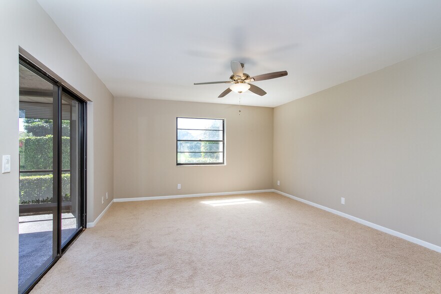 Master bedroom - 8555 Eagle Run Dr