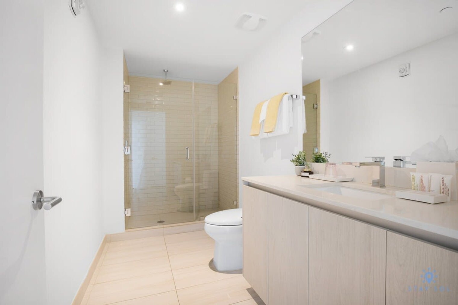 Building Photo - 4010 S Ocean Dr