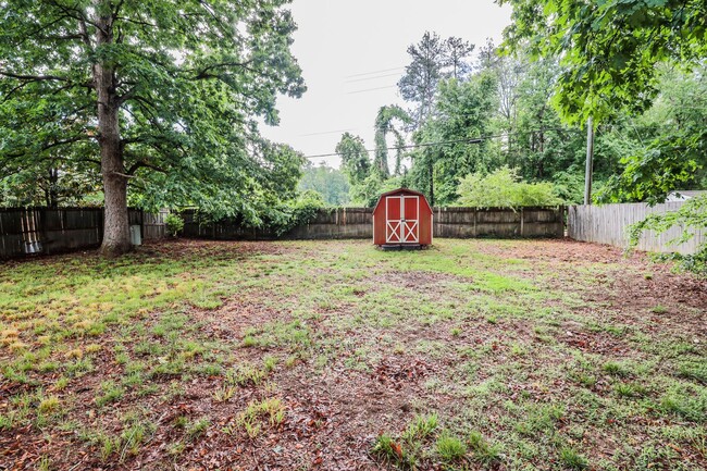 Building Photo - -- Available Now!  Spacious 4 Bed 2 Bath C...