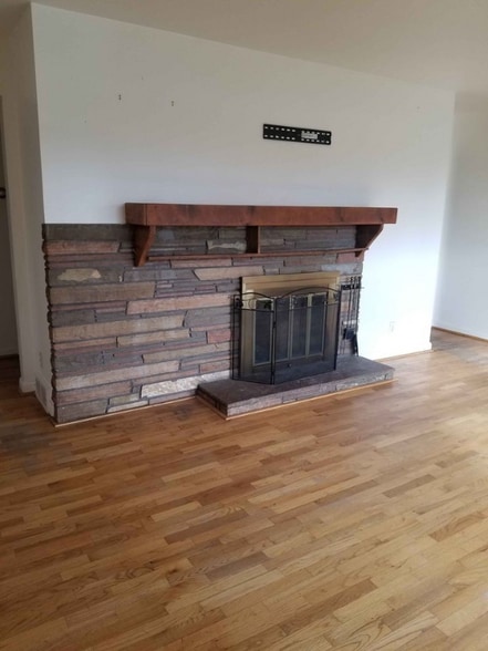 Building Photo - 915 Wicks Ln