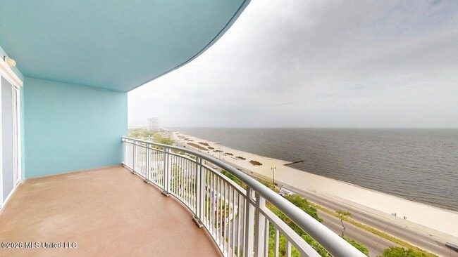 Building Photo - 2228 Beach Dr