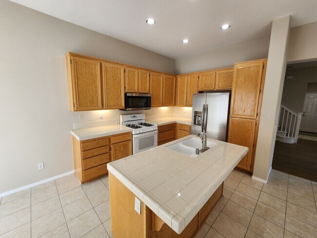 Building Photo - Scripps Ranch - Miro/Ravel Community - End...