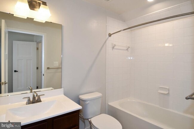 Building Photo - 4917 Crest View Dr