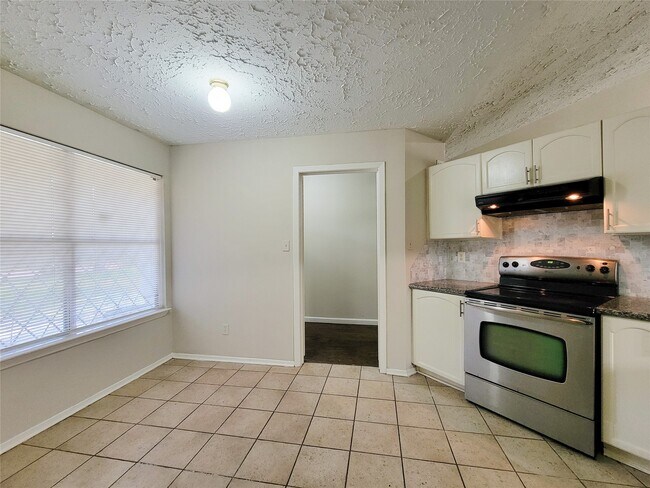 Building Photo - 9415 Beckford Dr
