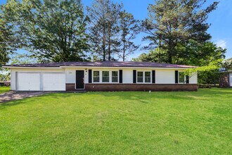 Building Photo - Spacious 3-Bedroom Tuscaloosa Home with Garage