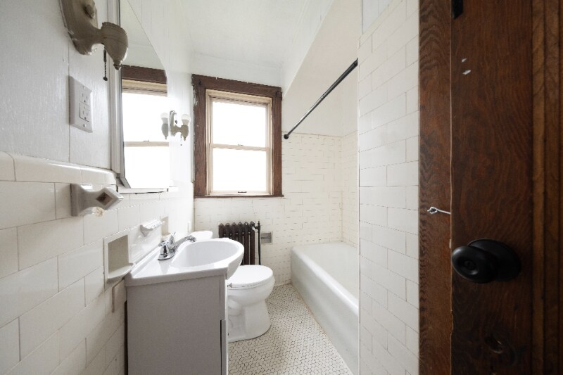 Building Photo - 1022 Kenneth Ave