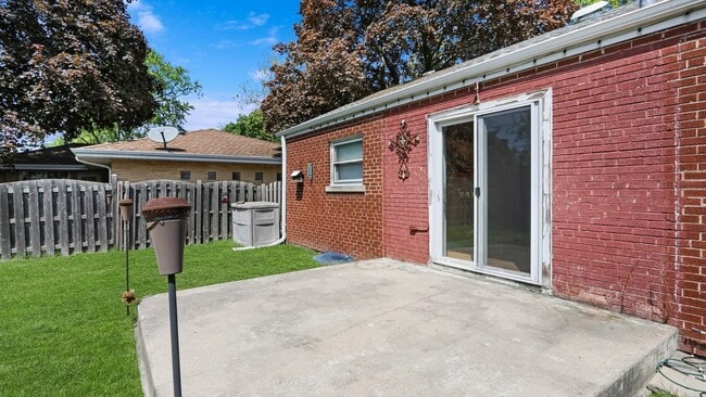 Building Photo - 8918 Parkside Ave
