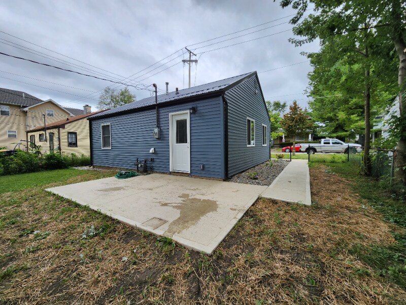 Building Photo - 424 Nussbaum Ave