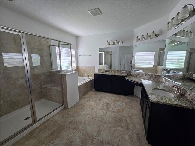 Building Photo - 11839 Cross Vine Dr