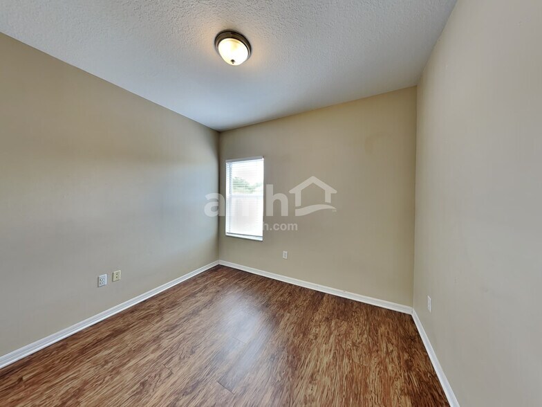 Building Photo - 7044 Monarch Park Dr