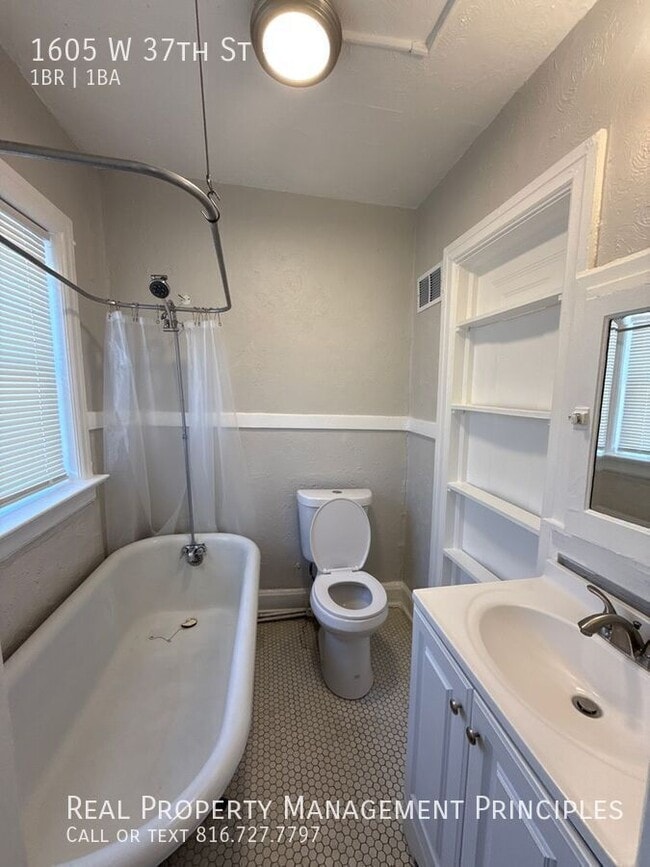 Building Photo - 1605 W 37th St