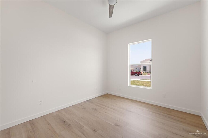 Building Photo - 1008 N Trinity St