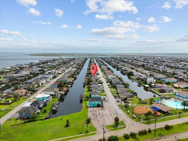 Building Photo - 933 Bonita Dr