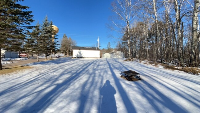 Building Photo - Three Bedroom Single-Family Home In Duluth...