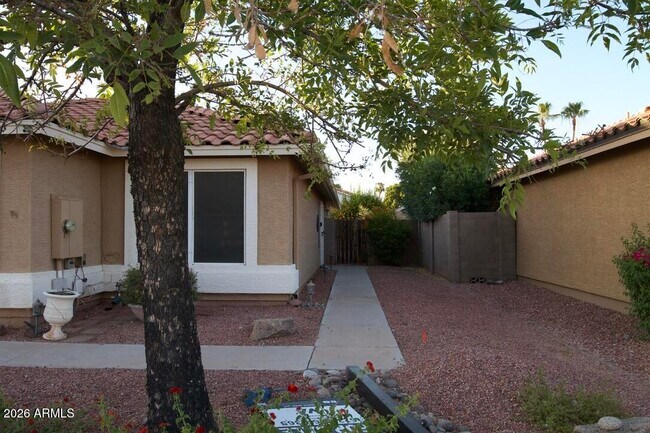 Building Photo - 7568 W Kerry Ln