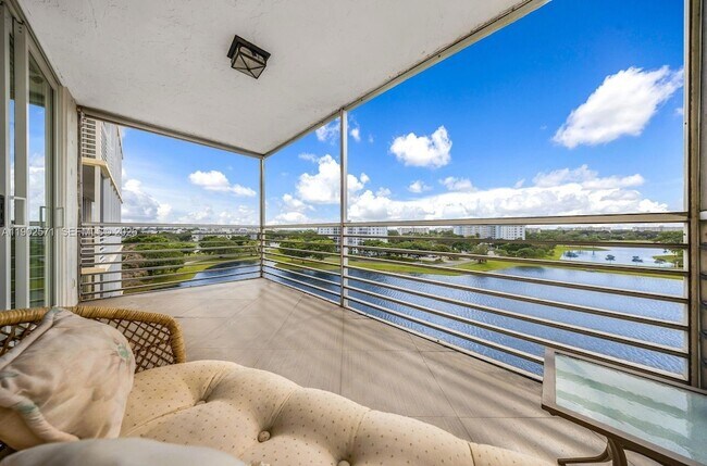 Building Photo - 3095 N Course Dr